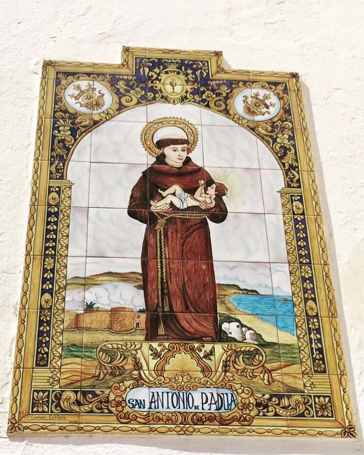CCervantesH's tweet photo. Azulejo de San Antonio en Carboneras, #Almería (Antonio es el nombre masculino más común en España. 40 de cada 1000 españoles se llaman así) https://t.co/2JoIeNMlNq