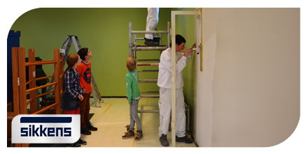 Een school kleur geven is meer dan verf aanbrengen. Spontane interactie geeft ook 'kleur'. #sikkenskleurinitiatief buff.ly/2rz1SFj