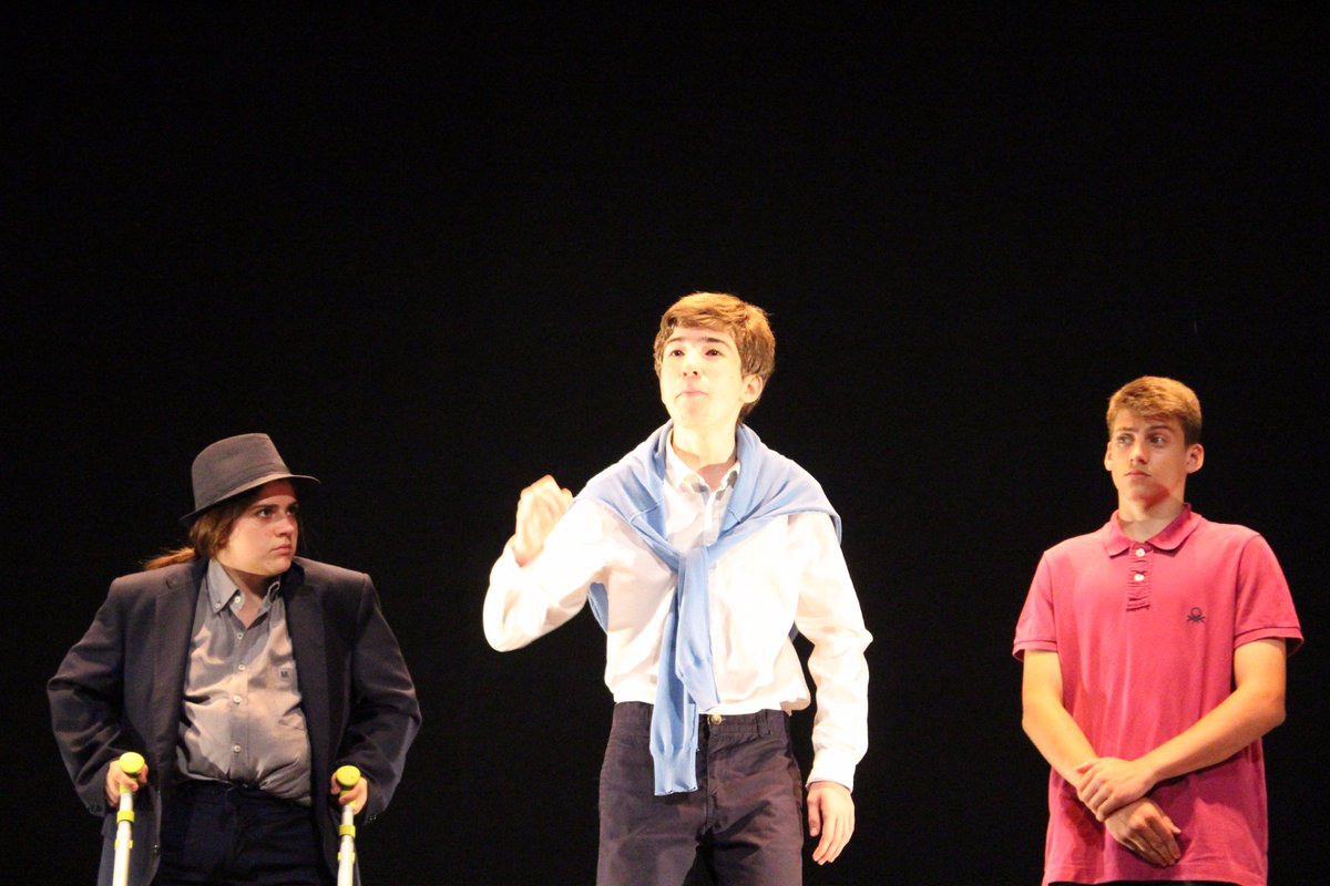 Mondoritmic's tweet photo. Estreno rotundo ayer de #Teatrémol en el @teatredelraval de #Castelló https://t.co/cselM8ERko 😀😀😀 https://t.co/ITYHg2Jrup