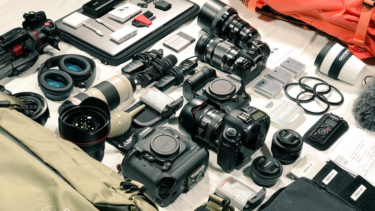 Made some #gearporn shots with <a href="/ChrisEyreWalker/">Chris Eyre-Walker</a> and <a href="/fstop/">f-stop | photography</a> today 💥 #ajna #fstopgear #flatlay