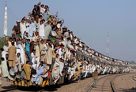JeremyNicolls's tweet photo. A live look at the Golden State Warriors bandwagon right now........ https://t.co/LSsrHvcWHr