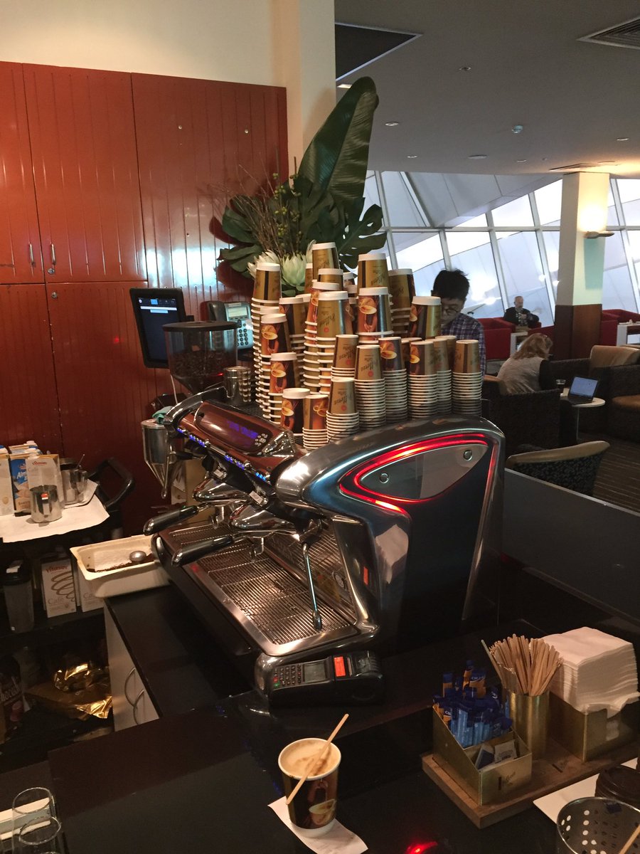 davidlipson's tweet photo. Hey @Qantas... why is the only option for coffee a non-recyclable, single use cup? (Retweet for change) #WarOnWasteAU https://t.co/iUCNK7uhHA