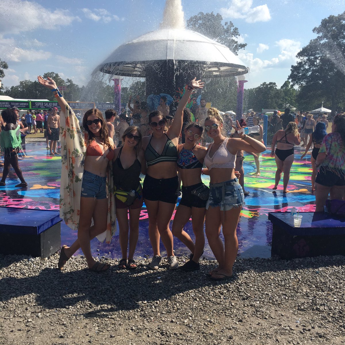 KiaraHorn's tweet photo. being in a mosh pit, not showering for 3 days, sitting front row for chance, and meeting new people, I would do it all over againππ#roo2017 https://t.co/HYY81xFDAZ