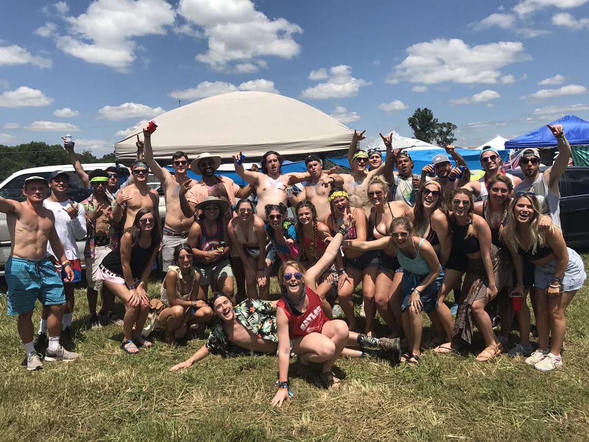 KiaraHorn's tweet photo. being in a mosh pit, not showering for 3 days, sitting front row for chance, and meeting new people, I would do it all over againππ#roo2017 https://t.co/HYY81xFDAZ