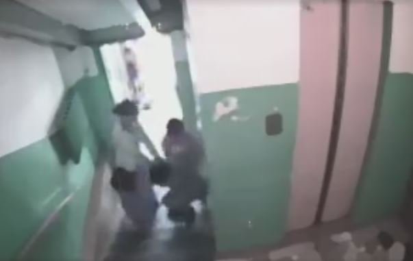 prostitutok-trassah-poznakomilis-v-podezde-i-perepihnulis