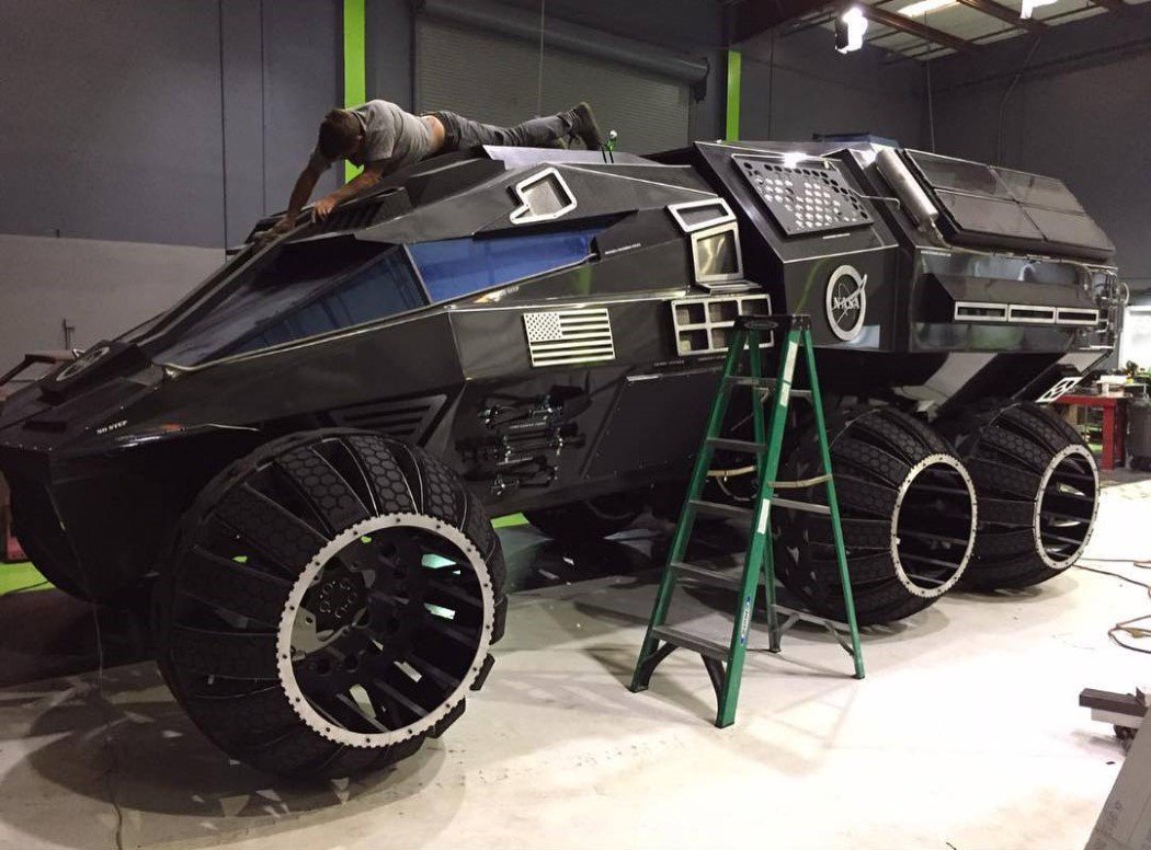 suvsdotcom's tweet photo. #NASA makes the ultimate space SUV! #mars #rover https://t.co/WXiZHqL9Xv https://t.co/obCBUf2MQf