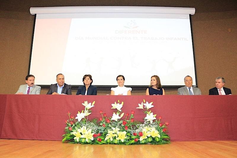 EnCompetencia's tweet photo. @SEDIF_Zac conmemora el Día Mundial contra el Trabajo Infantil
https://t.co/0nCP4JmfOy
@DraRdgz https://t.co/Wv1mNydnBH