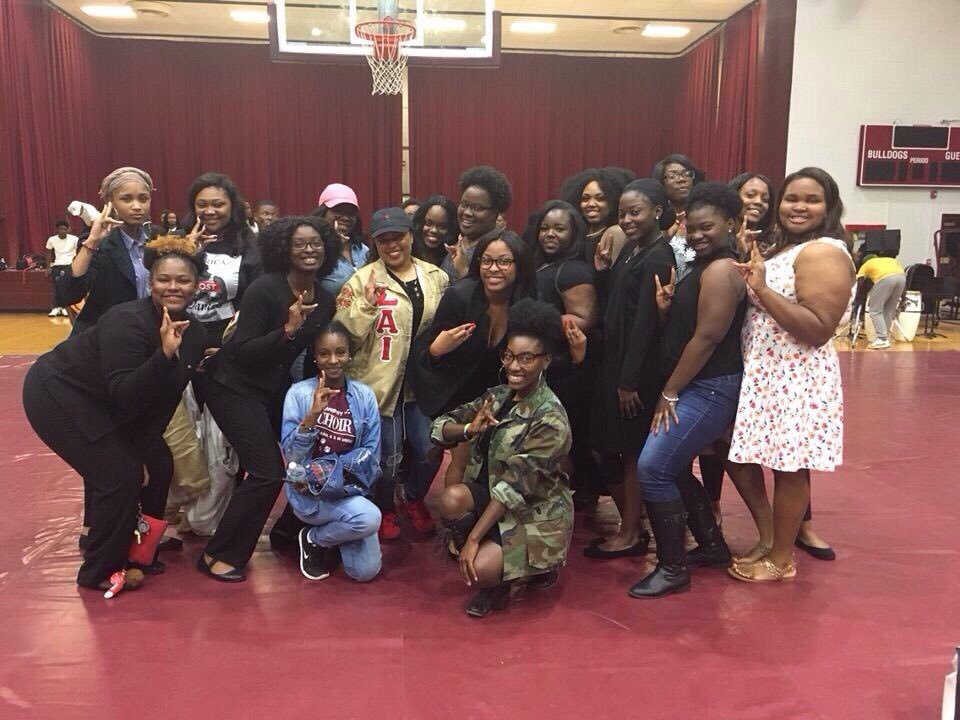 truly_jordann's tweet photo. #GetYouARose2017 #FirstFounder'sDay #MelodiousDivas 🌹🌹🌹 https://t.co/KEdfBP8wCA