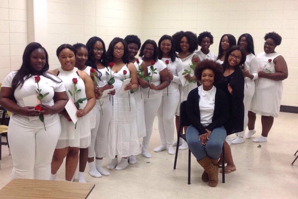 truly_jordann's tweet photo. #GetYouARose2017 #FirstFounder'sDay #MelodiousDivas 🌹🌹🌹 https://t.co/KEdfBP8wCA