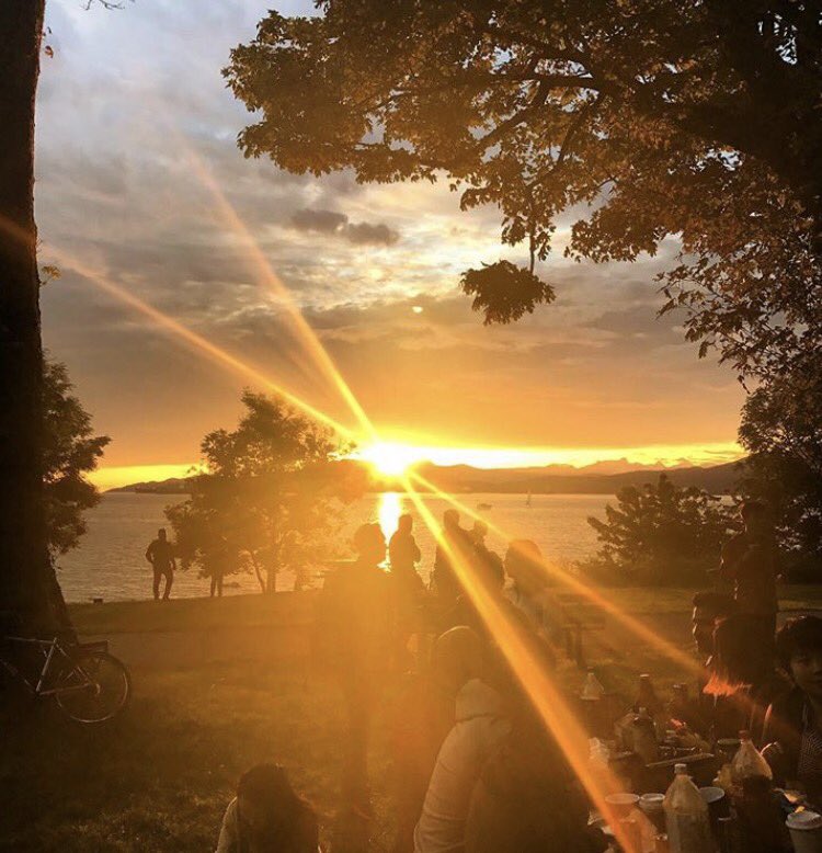 Simple pleasures. 📸: instagram.com/surfmeimei.