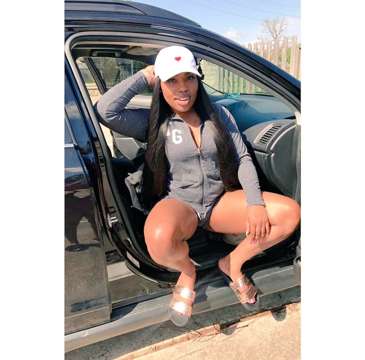 iamcocochanel's tweet photo. Single, young,&amp; living ❤️ https://t.co/5O19ttEGkW