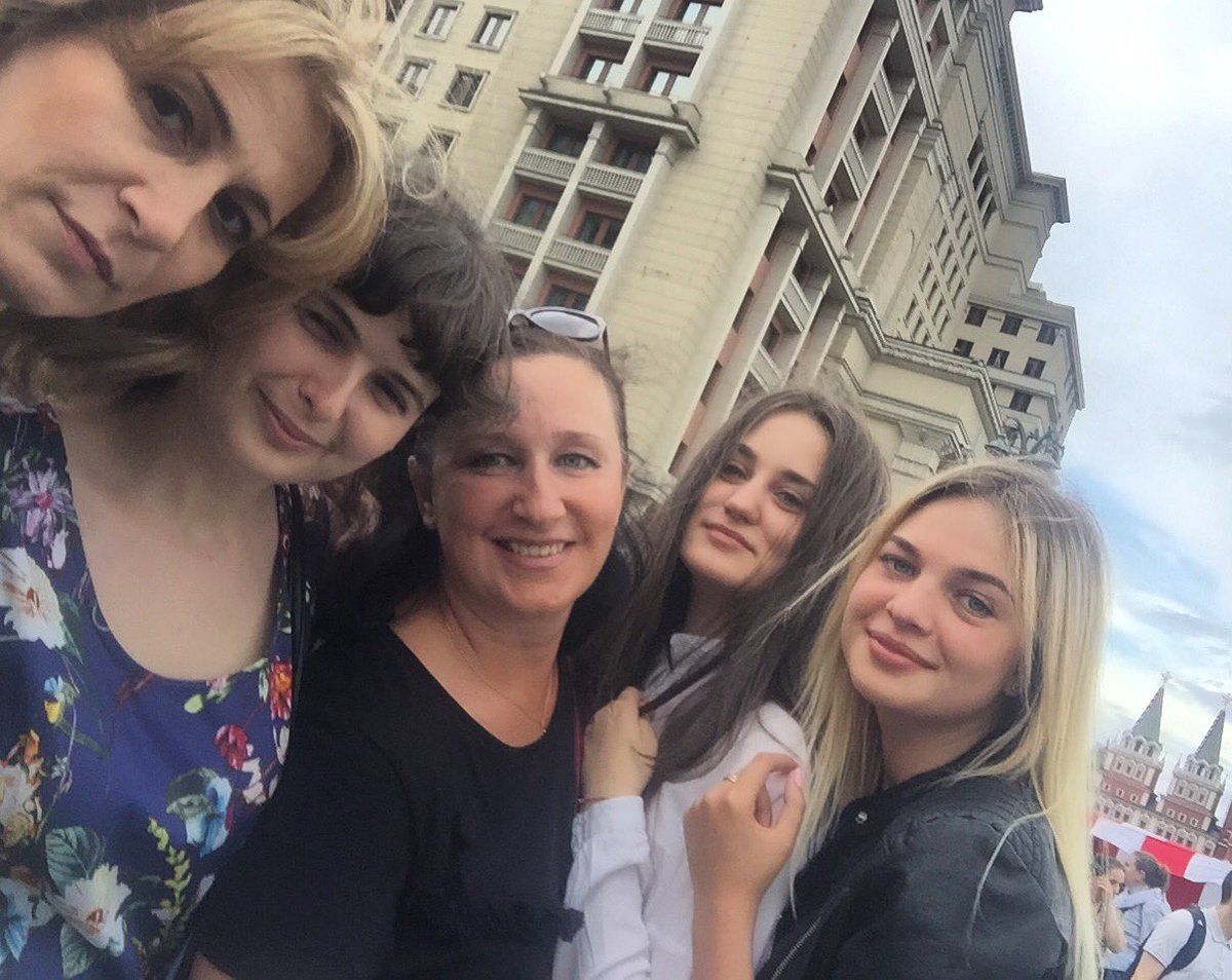 IradaBabaeva's tweet photo. Насмея��ись, нагулялись, наболтались. Ещё и концерт послушали.😊#ДеньРоссии https://t.co/5DhWl5rpbu
