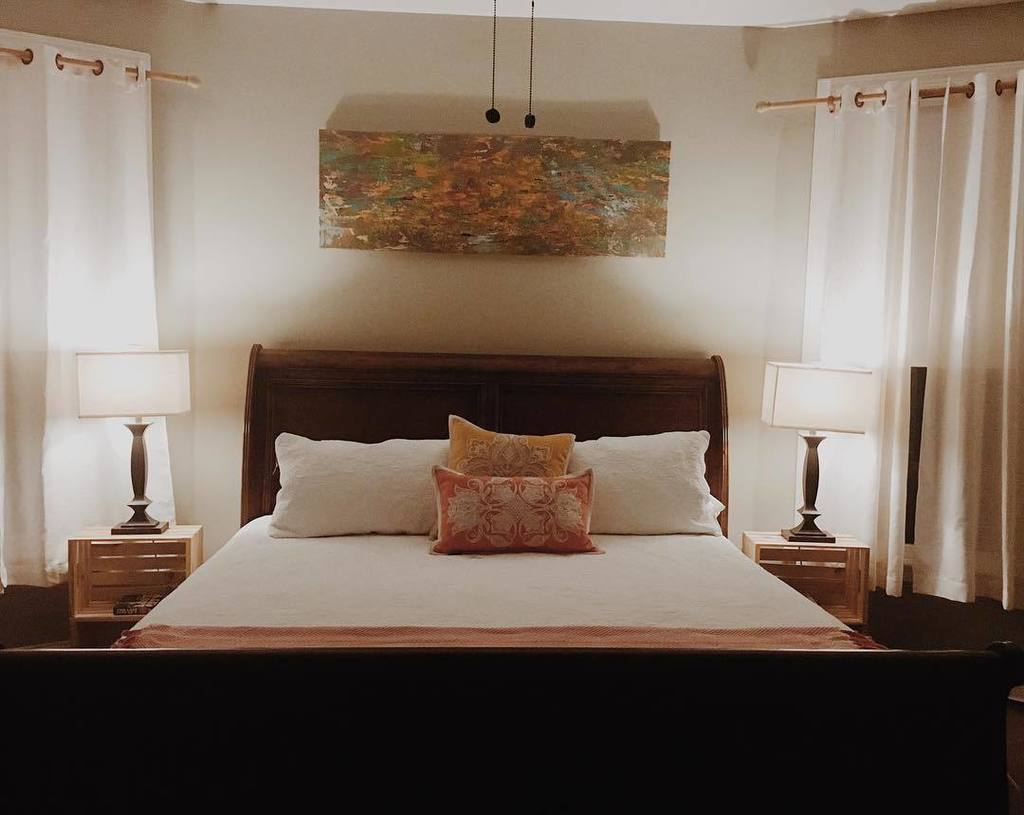 PattyLanser's tweet photo. My sanctuary tonight. Nite. 😴#loveairbnb #12southnashville https://t.co/ihIwAKVzd4 https://t.co/ozAkkzyhGV