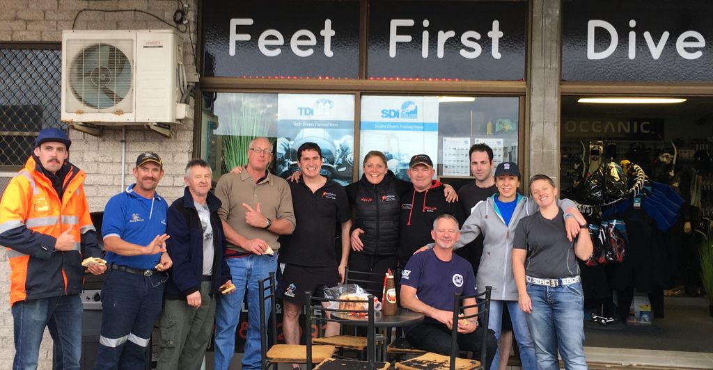 Feetfirstdive's tweet photo. Great to dive with you all 🐬🦐🐠🦀🦈🐡🐬🦑
@Feetfirstdive 
@SEALDiving
@FrogDW
#scuba #nelsonbay #portstephens
#divecentresunite
#feetfirstdive https://t.co/BGxwOHV5nM