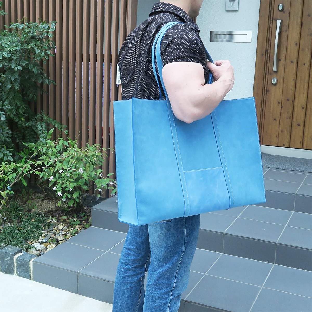 La Fabrique Crevon A Twitter A3サイズのフォルダがごっそり入るサイズのトートバッグです 図面などを持ち歩くのにとても便利です パソコンもお弁当もお財布も全部入っちゃいます ふたを付けたい 好きなサイズや形のポケットを付けたい などなど色々ご要望にお