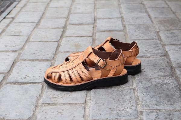 SMACLO's tweet photo. 【#ahehe ×#jerusalemsandal 】
艶感あるレザーと肉厚なソールを装備した別注モデル。
https://t.co/YtehpyGpYG
#smartclothingstore #アヘヘ #エルサレムサンダル #スマクロ #スマートクロージングストア https://t.co/XKNOe9i5Ti