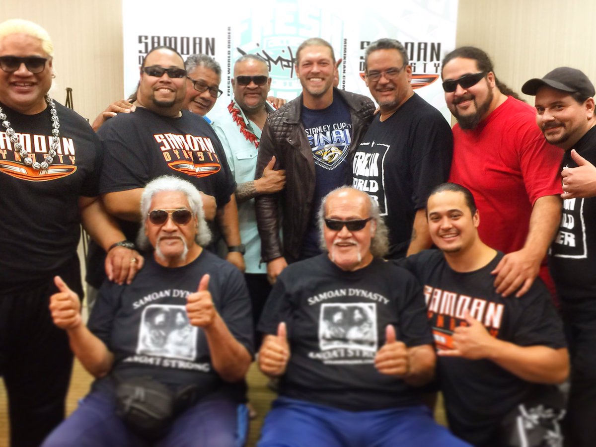 mimiksanjuro's tweet photo. The World came to a stop. This doesn't happen everyday. #SamoanDynasty #FreshWorldOrder #LOTR @LEGENDSNJJAMES https://t.co/QELhC9K2mo