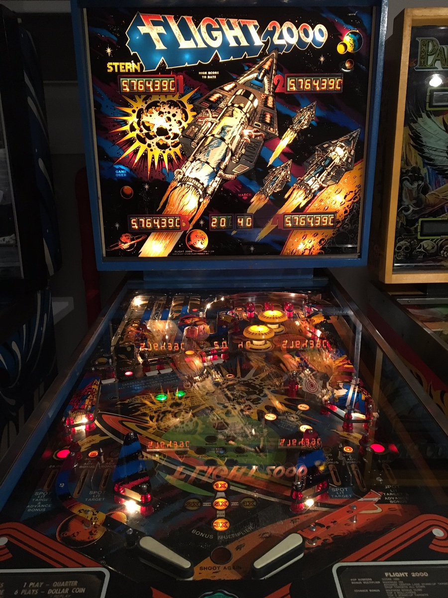 1iPod1Pinball's tweet photo. From an empty and broken box, to a fully functional #pinball machine. #flight2000 #stern https://t.co/XTvdd5Nu9L