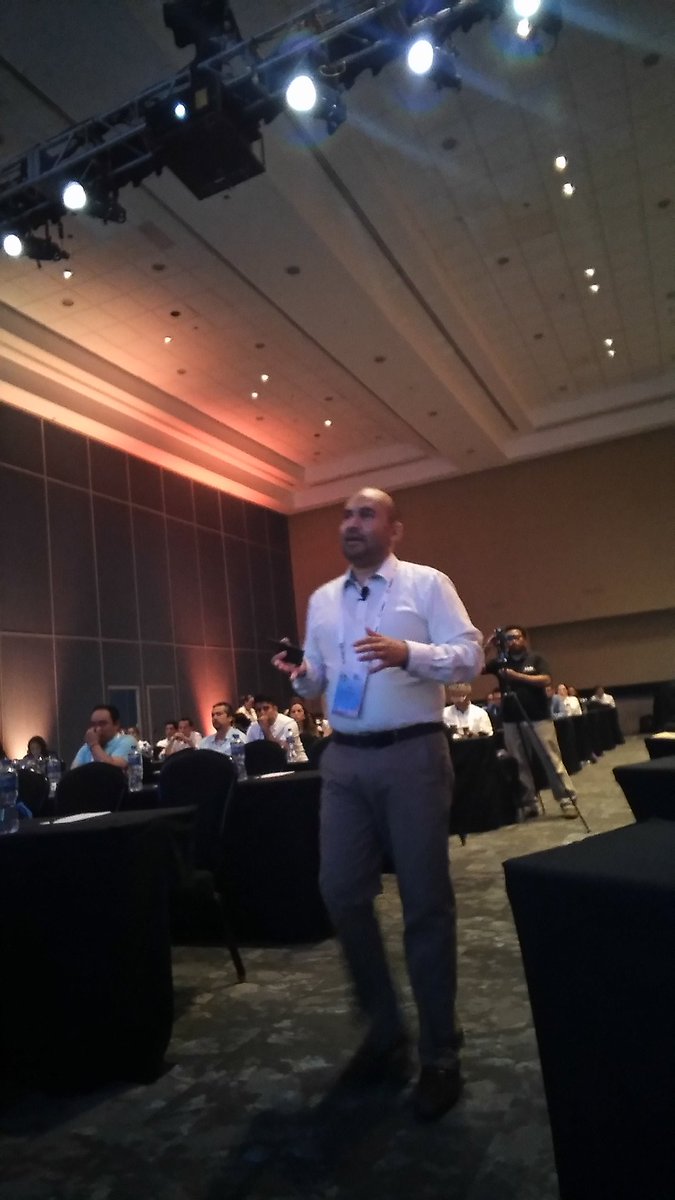 FelipeReyes_B's tweet photo. Una muy buena jornada hablando de #protocolo en #Eventos para #mpRM2017 https://t.co/EB0lu3n6xO