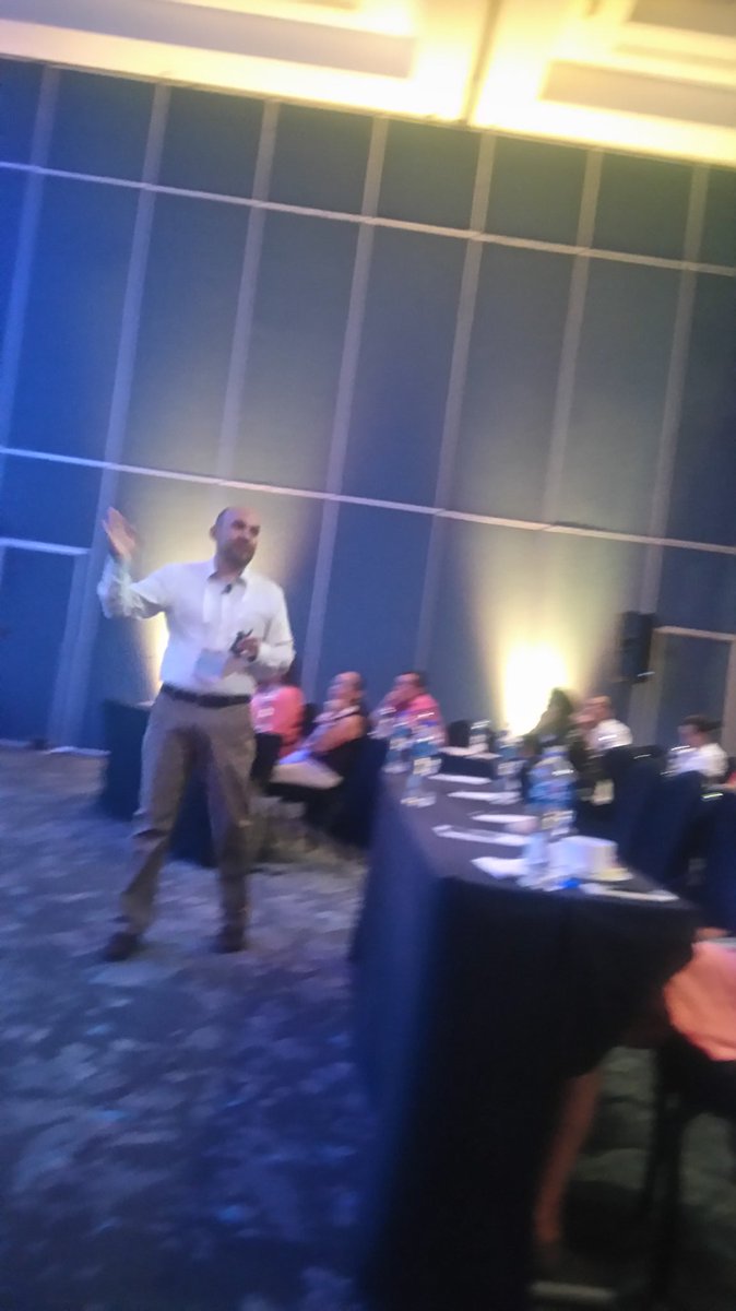 FelipeReyes_B's tweet photo. Una muy buena jornada hablando de #protocolo en #Eventos para #mpRM2017 https://t.co/EB0lu3n6xO