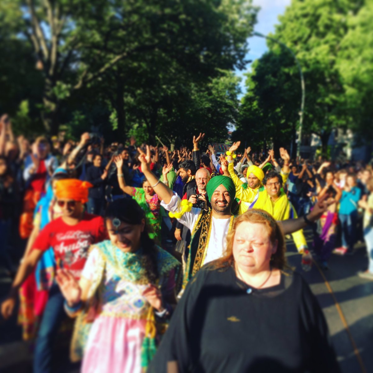 gurpreeth's tweet photo. Representing #india in Karneval der Kulturen #berlin was an amazing experience. #kdk17 #Berlin #Punjab #bhangra #proud #panjabimc #indiawale https://t.co/pVliB1SXrj