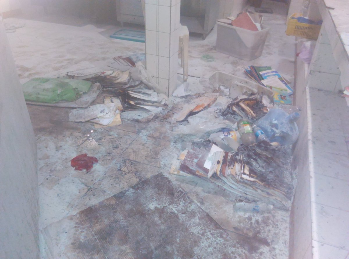 EsNoticiaDigita's tweet photo. DESTROZADA! Así fué como los terroristas de la MUD dejaron la Casa Comunal Guaicamacuto #Vargas https://t.co/901vK5kjSQ