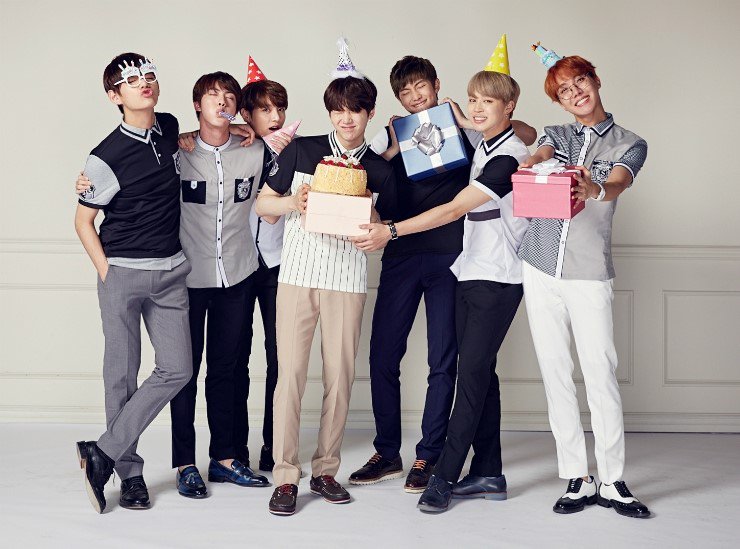 Résultat de recherche d'images pour "방탄 소년단 4 주년"