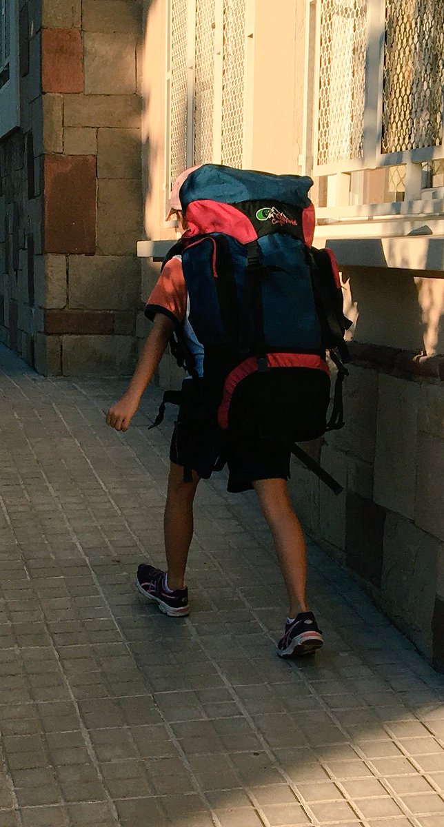 aliciajou's tweet photo. Que el tamaño de tu mochila no te impida nunca conseguir tu meta #avril #mochilon https://t.co/rcEFXDCARR