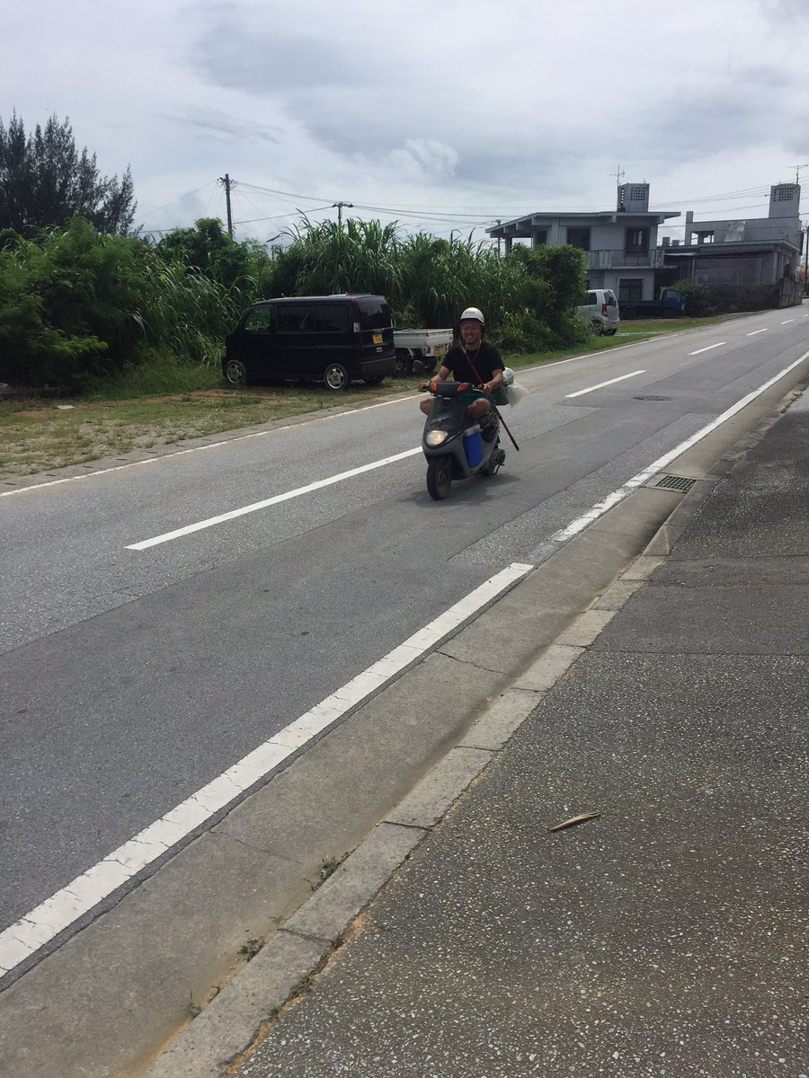 zr4415's tweet photo. 釣りいこー言われてからに、
した降りとけよーり、あびられて
竿もバッカンもクーラーボックスも
もって降りたら原付で迎えきてからに、
釣りならんむんな！😂 https://t.co/aukwUxRST4