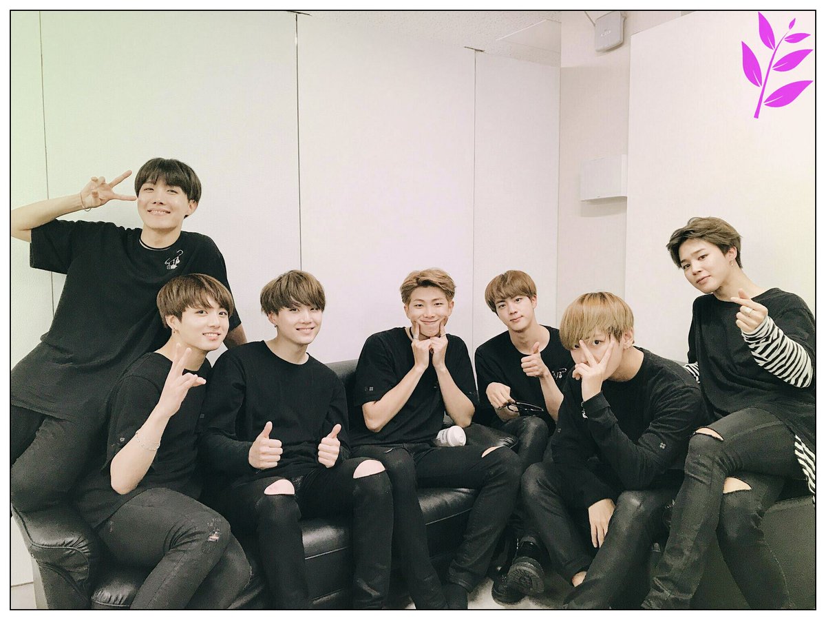 7eliss's tweet photo. Хочу, чтобы они  И дальше нагибали Билборд 💞💞💞💞😍💝💟💗
#4yearswithBTS https://t.co/Nv214eagb7