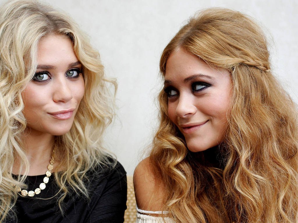 Happy Birthday to Mary-Kate & Ashley Olsen, who turns 31 today! 