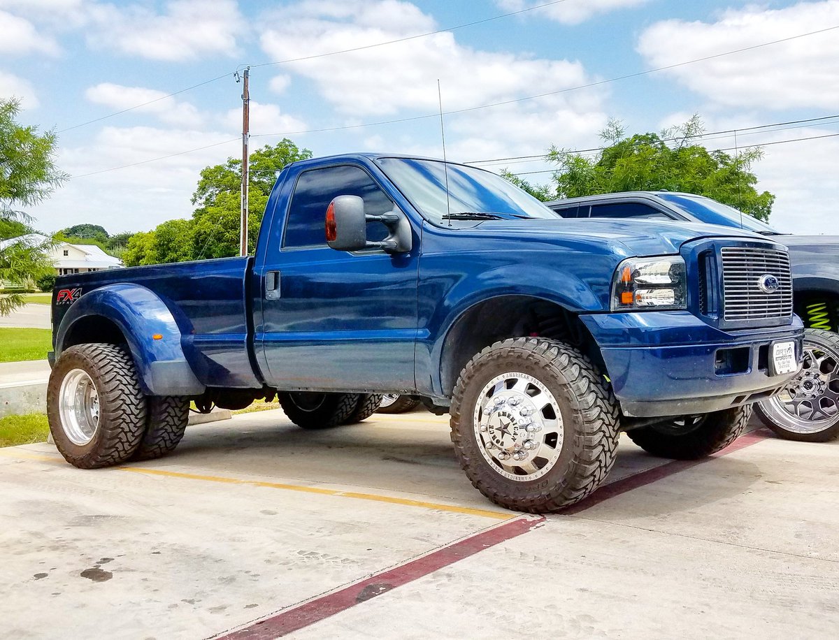 mrcentextint's tweet photo. Dually envy #centextint #tintit #orrmotorsports https://t.co/4QCMGn7LU6