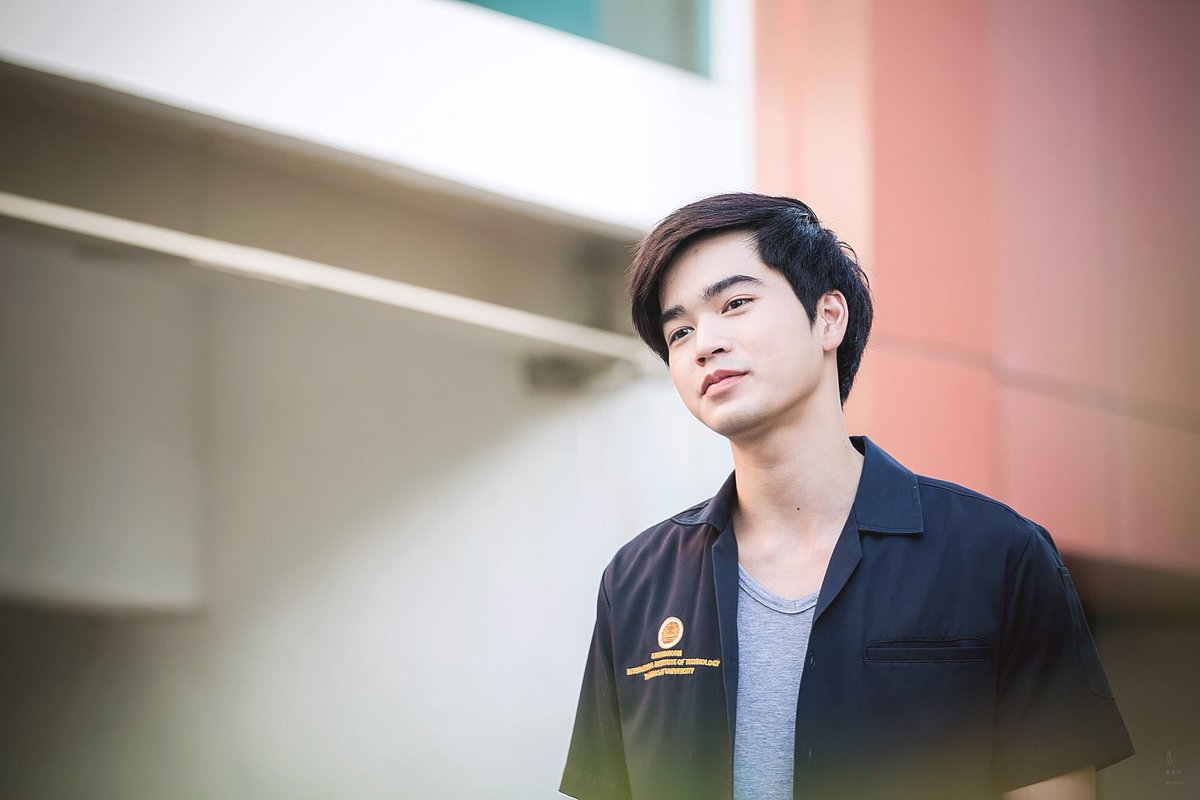 ncshh1010's tweet photo. แกรรรรรรรรรรรรรร๊ นี่สายตาที่มาร์คมองมีนเหรอ อมกกกกก เพื่อนกันเค้ามองเพื่อนตัวเองด้วยสายตาแบบนี้เหรอ #TUSexyboy #มาร์คมีน https://t.co/CkzBHS0uEd