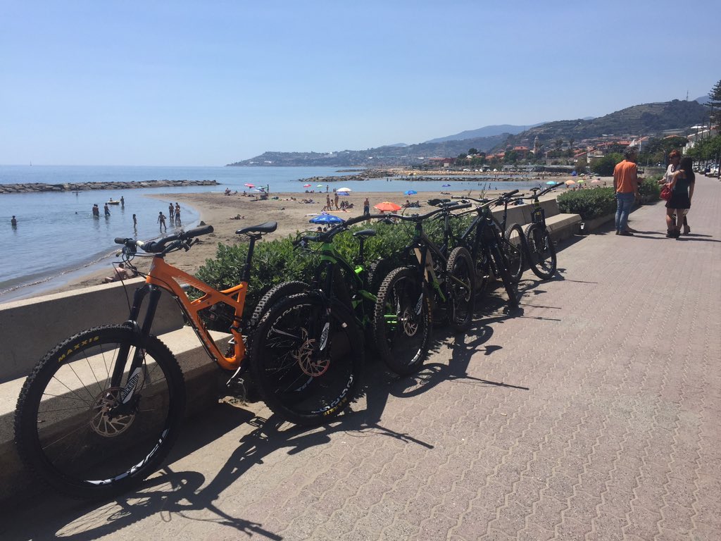JimShearn's tweet photo. Well were here .. san stefano.. bikes built 30deg pizza beer @rivierabike 😬 https://t.co/VpTfyvIZNu