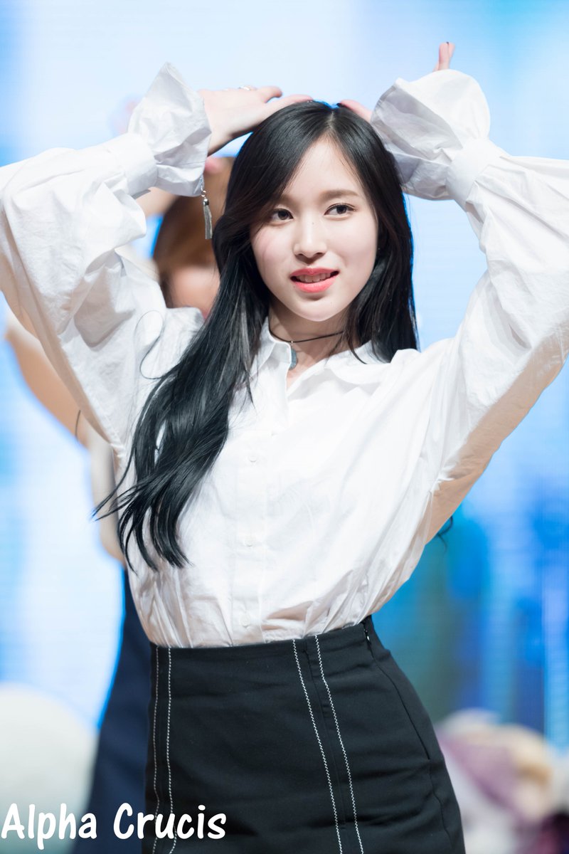 AlphaCrucis0324's tweet photo. 170610 팬사인회 아이레벨홀 SIGNAL #MINA #미나 #ミナ #名井南 #TWICE #트와이스 https://t.co/v5UHPlbMIq