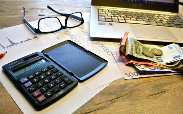 apiccine's tweet photo. Budget IT: uno strumento online per scoprire il risparmio del #cloud via @01netIT https://t.co/pGwaNNywIp https://t.co/XyO9zQaOYX