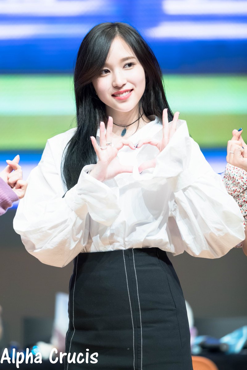 AlphaCrucis0324's tweet photo. 170610 팬사인회 아이레벨홀 SIGNAL 하트 #MINA #미나 #ミナ #名井南 #TWICE #트와이스 https://t.co/dhUIQndMbP