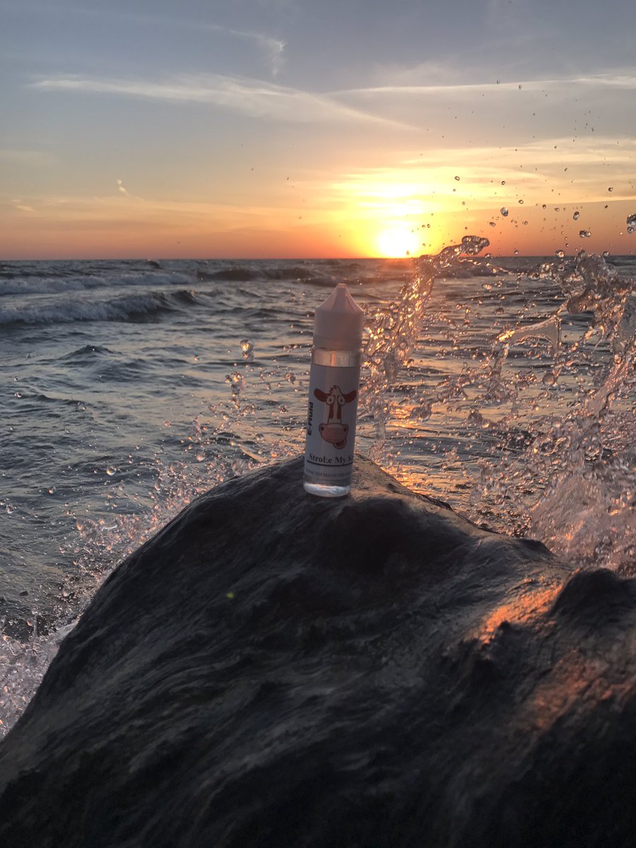 MilkmanEfluid's tweet photo. 45% off code "vibes" https://t.co/RkeVFkrfKY #vape #DubNation #EDM #ElectionsKE2017 #SpringAwakening #ElectricForest #EA17 #SonyE3 #Game5 https://t.co/BqB0yKDO5h
