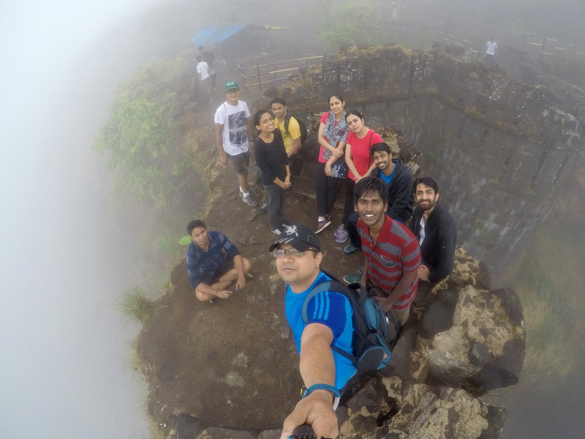 AjayGo4IT's tweet photo. #IDeaSBhatkanti @IDeaS_TechCen Sinhgad Trek in wonderful weather. In the clouds. https://t.co/1EogrcVJqU