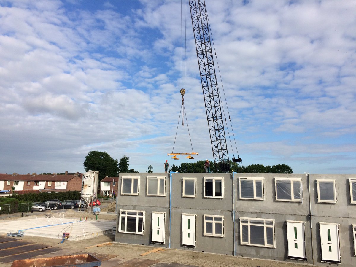 Skelet wordt opgebouwd in Nieuwe Tonge #maakiQ @WaalBouw @WoongoedGO