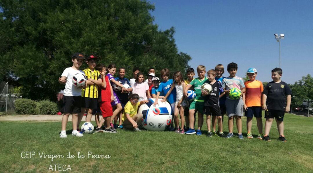 AFGCalatayud's tweet photo. Ayer 60 niñ@s del colegio "Virgen de la Peana" de Ateca disfrutaron de una mañana de sol y #FootGolf en Calatayud. https://t.co/3BVI7SxPAE