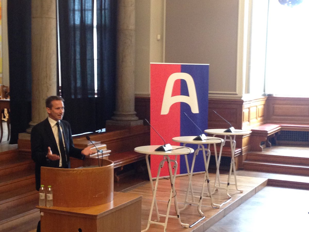 The Road Towards #Brexit er i gang - <a href="/Kristian_Jensen/">Kristian Jensen</a> er første taler. Følg live med på vores facebook hele formiddagen. #dkbiz #eudk