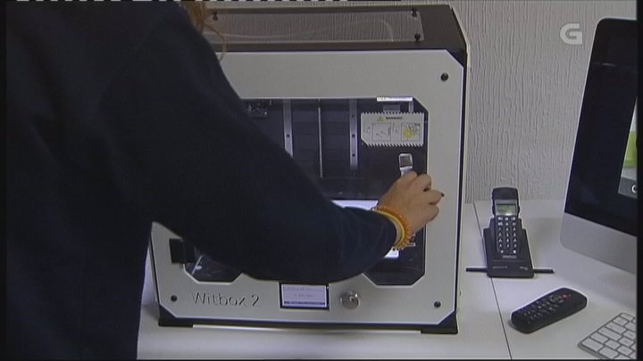 TVGalicia's tweet photo. Os alumnos do colexio Eirís deseñan un robot que baila a muiñeira https://t.co/gfH5VibQOU https://t.co/pDhBxQFElD