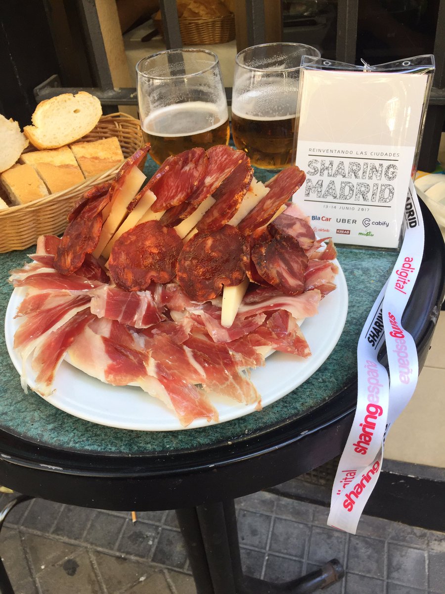 designetworking's tweet photo. En #BarMual (c/ covarrubias esquina Nicasio Gallego) haciendo en el tentempié de #sharingMadrid con @JavierLM257 de #Teemplayers https://t.co/ryQo1eOtba