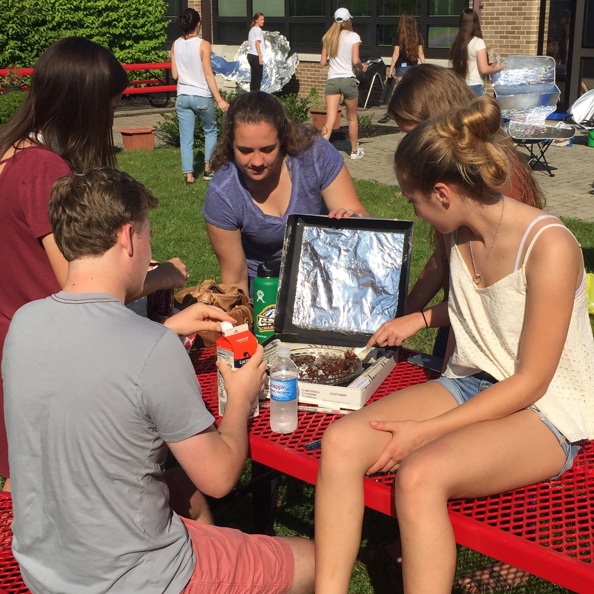 JonTallamy's tweet photo. @HPRwildcats AP Environmental Ss designing solar cookers! @HighPointSTEM @hp_snhs #Wildcatpride https://t.co/epBsj5NbnQ