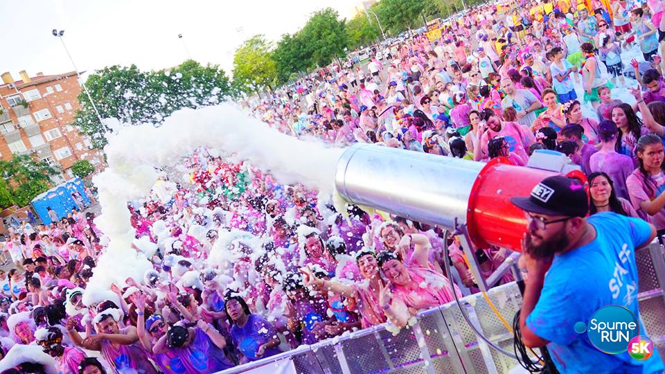 AytoParla's tweet photo. Casi 5.000 personas en la #SpumeRun de #Parla que han sido invitados a ir gratis al #HoliLifeFestival

https://t.co/s4xVZExGiH https://t.co/na2Y4BVM1l