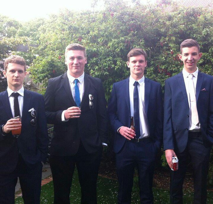 AlexMcGuire98's tweet photo. Happy birthday @acollins_13 bud❤ #TheBackFour https://t.co/aCxXl02ADK
