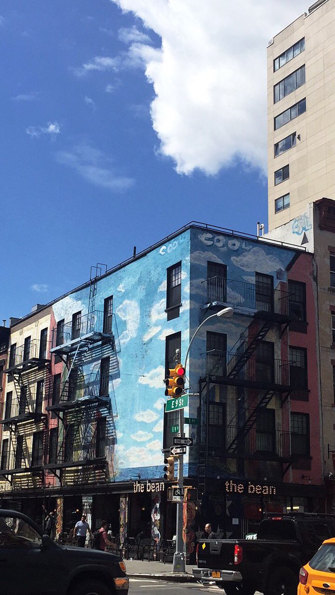 SandNative's tweet photo. Wake up to street art and sunny skies #tuesdaymotivation https://t.co/RDCUSicCMP