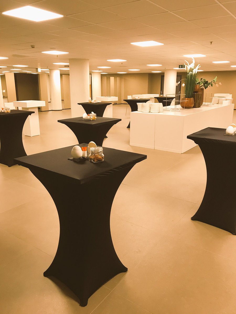 MKB_DenHaag's tweet photo. De voorbereidingen voor het MKB Groei Event 2017 zijn in volle gang.. We beginnen om 16:00! Twitter vandaag mee #MKBgroeiDH https://t.co/feh5iN69gs