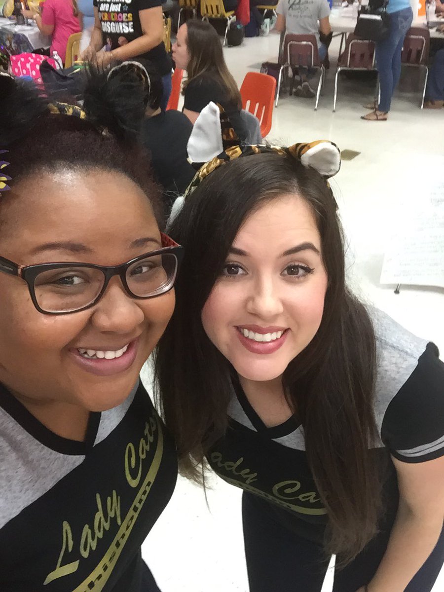 RekiaBev's tweet photo. Twinning superheroes #vcsslt @ceswildcats #teachersrock #learnersforever https://t.co/CH0LLrLKsI